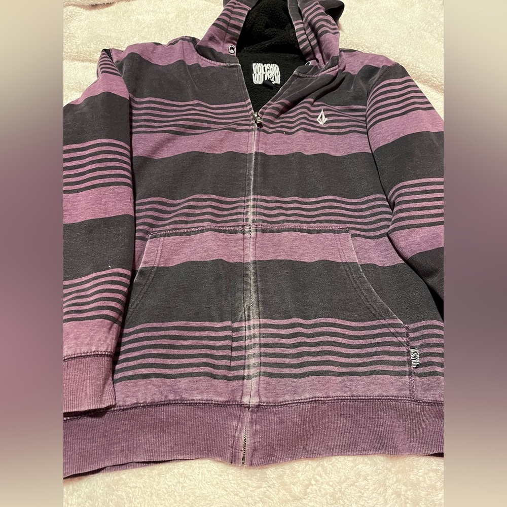 Volcom Sweater - Picture 2 of 3